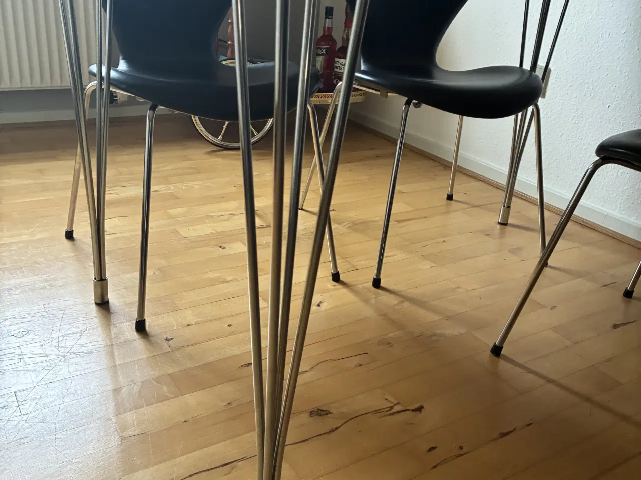 Billede 4 - Arne Jacobsen 7'er stole i sort læder 4stk 