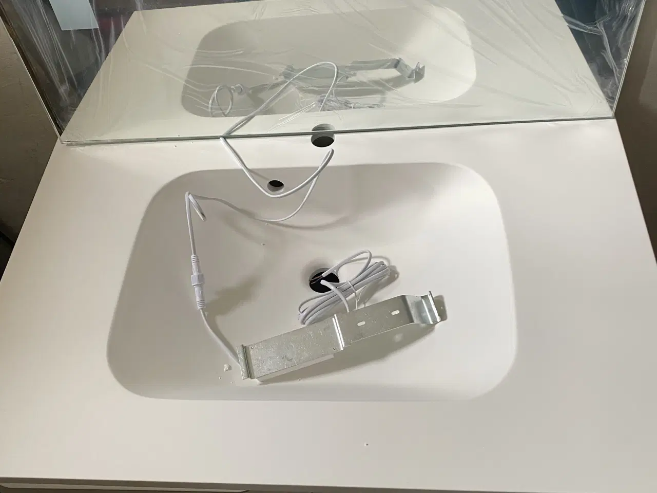 Billede 2 - Nyt Svane badeværelsesmøbel komplet 