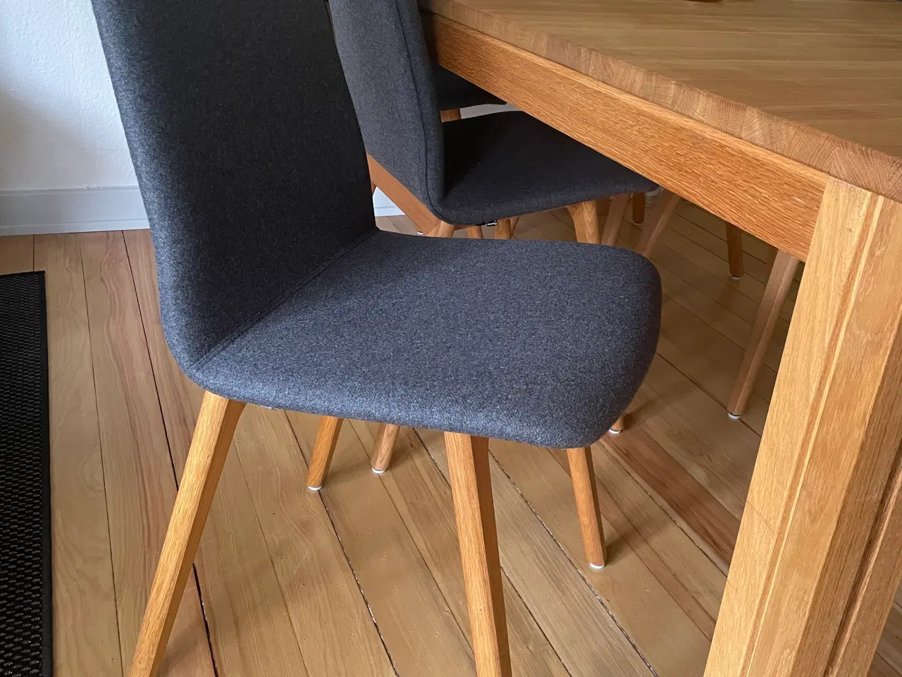 Billede 2 - Spisebord i egetræ med udtræksplader