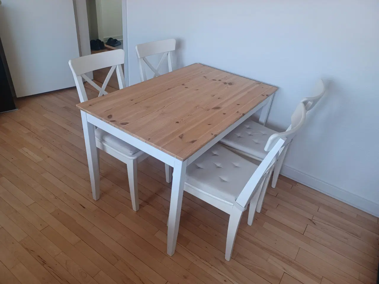 Billede 2 - Spisebordssæt fra Ikea