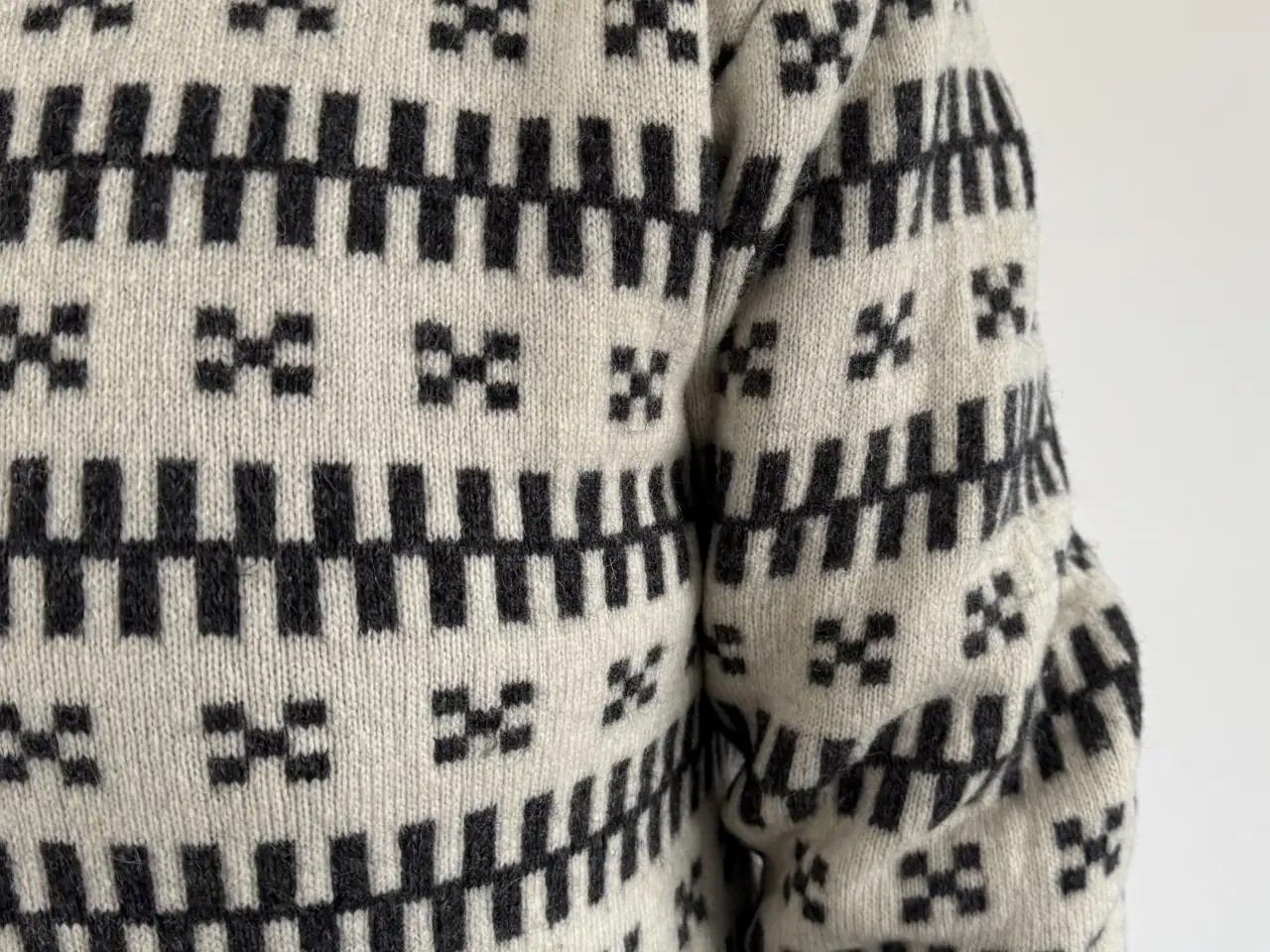 Billede 4 - Striktrøje med mønster og rullekrave