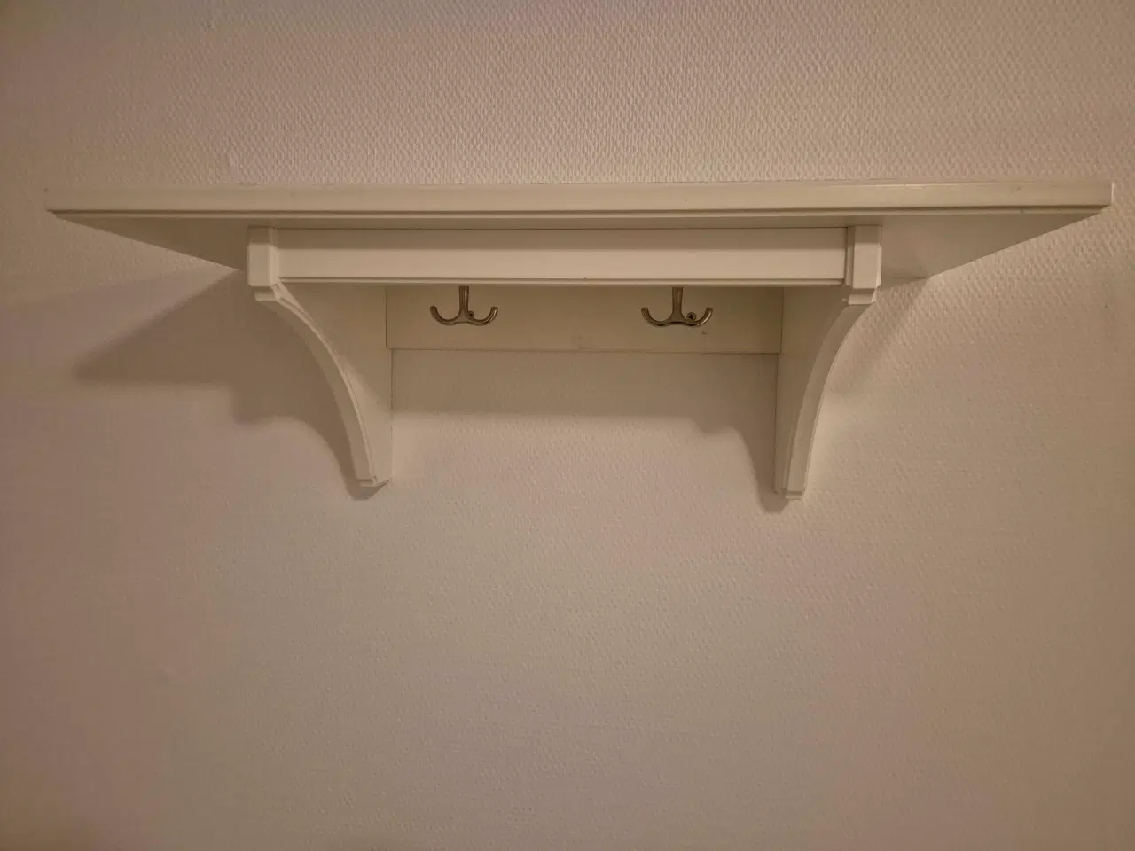 Billede 2 - Hvid IKEA hemnes hattehylde med knager