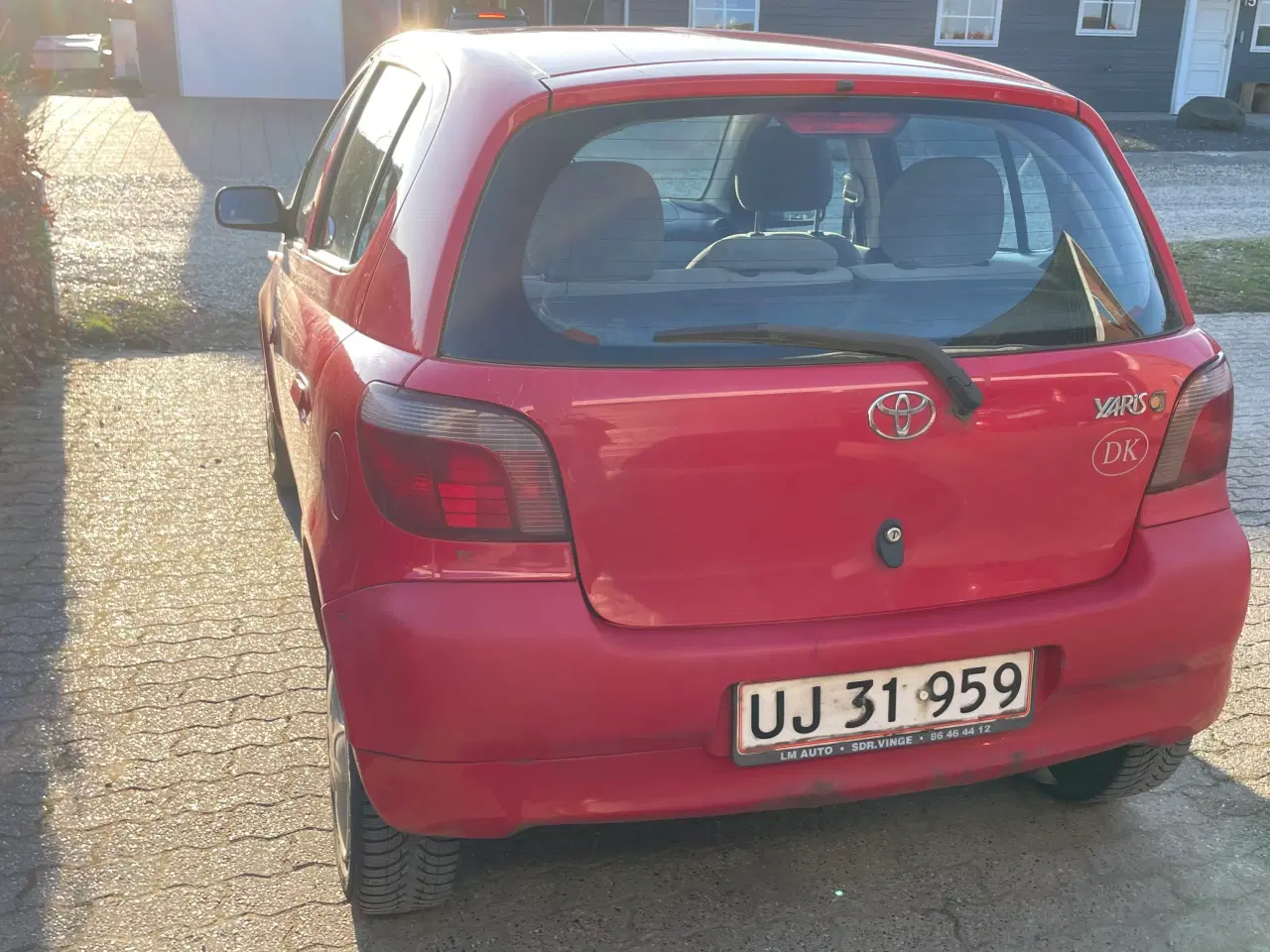 Billede 6 - Velholdt Toyota Yaris med automatgear sælges