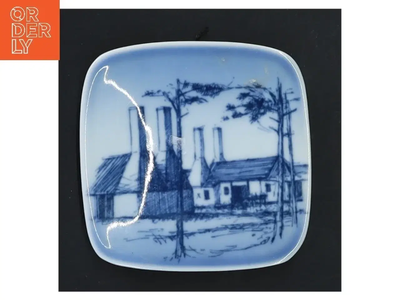 Billede 1 - Dekorativ porcelænstallerken med landskabsmotiv fra B&G (str. 8,5x8,5 cm)
