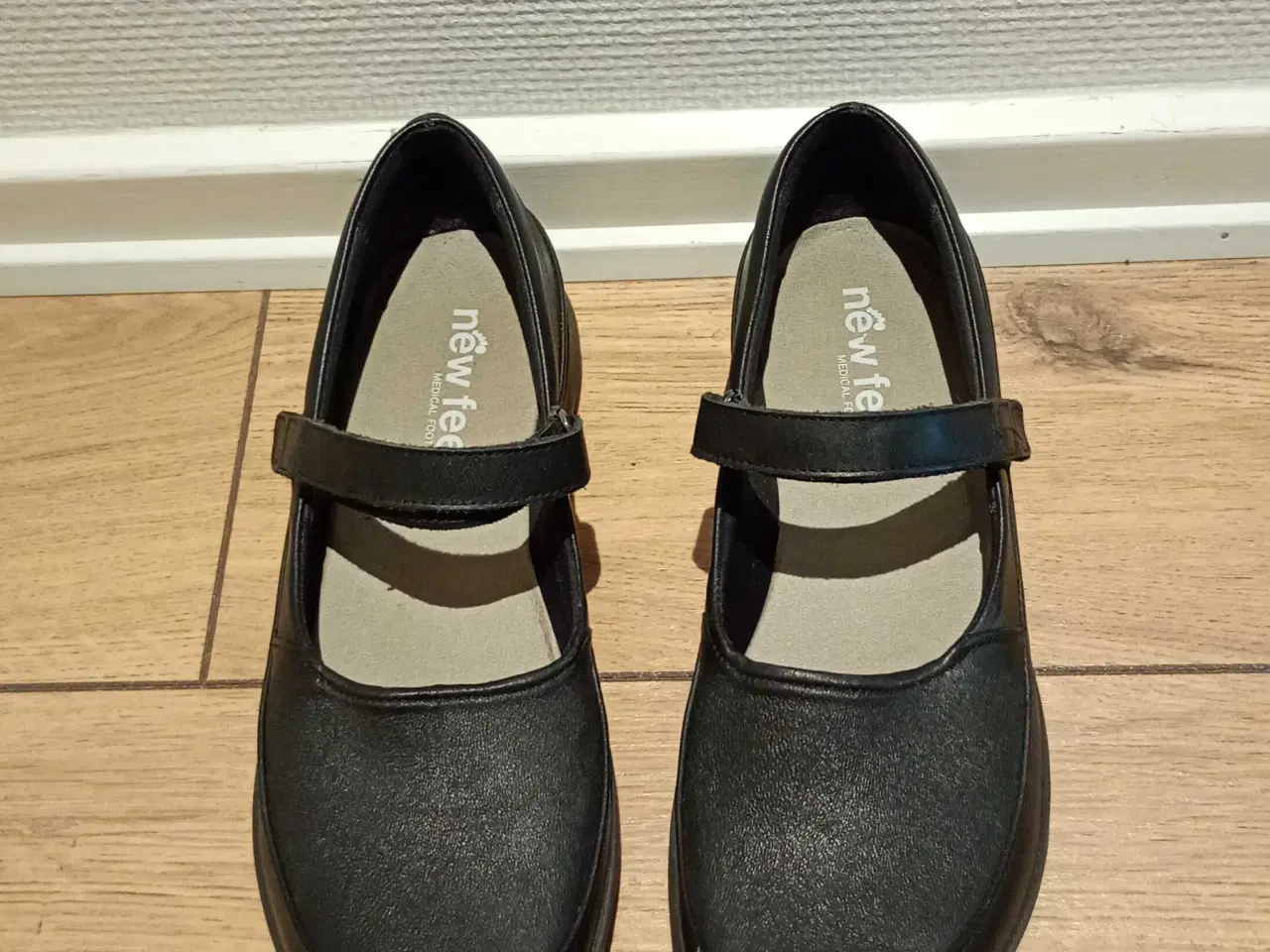 Billede 1 - Damesandaler med Velcro, NEW FEET, str. 41. Som ny