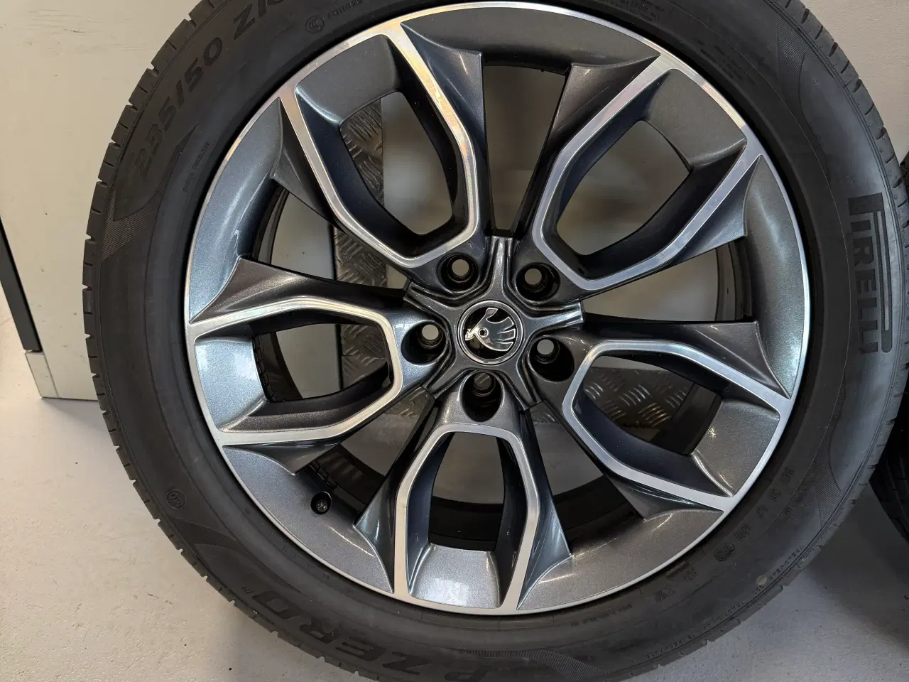 Billede 2 - Originale 19” Skoda fælge med hankook dæk
