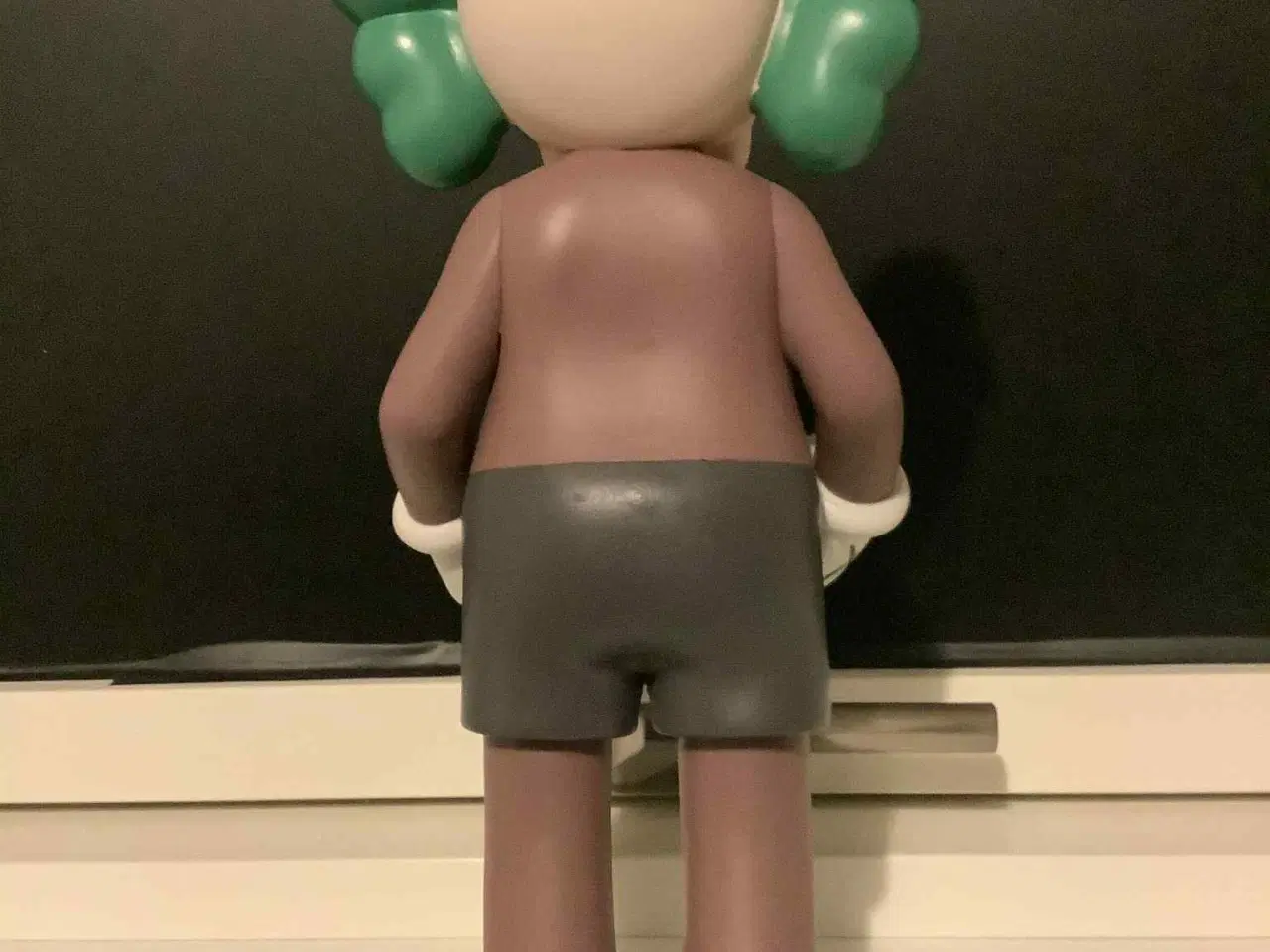Billede 3 - KAWS Medicom Toy Figur brun - 30 cm høj