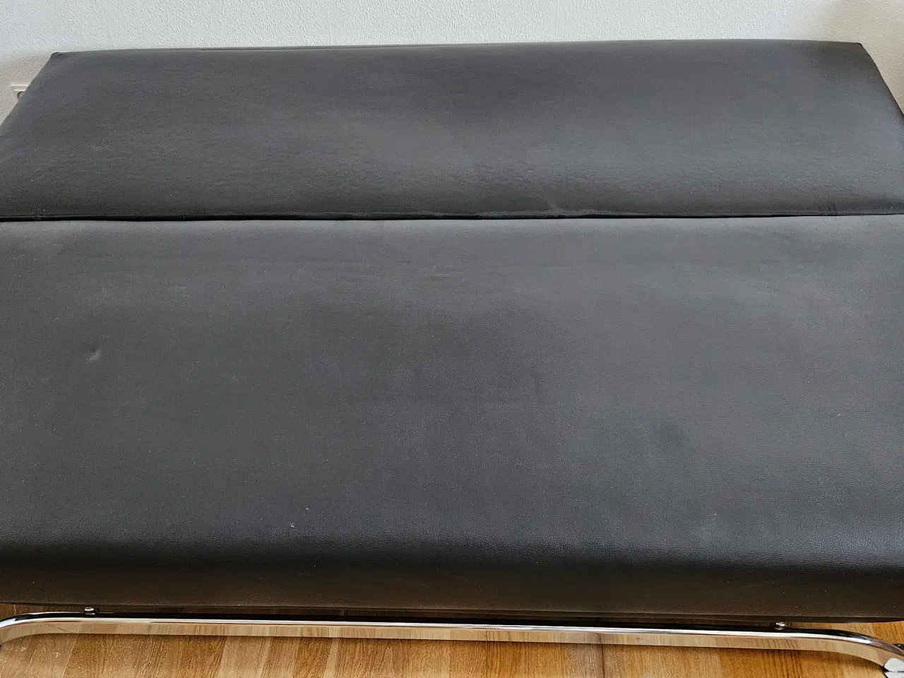 Billede 4 - Sovesofa, Reol, lille kommode på hjul, skrivebord,