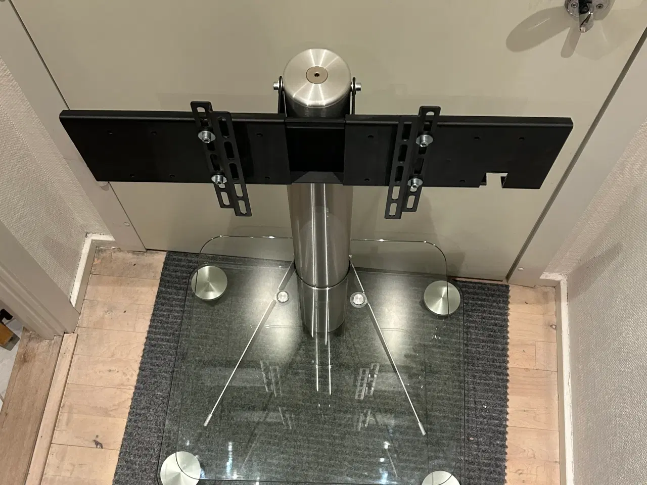 Billede 3 - Spectral TV-stander i glas og stål – elegant og st