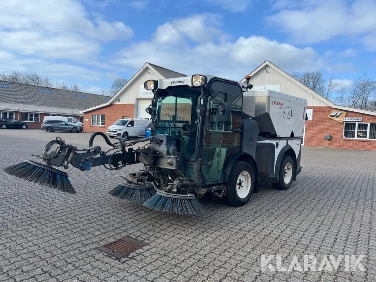 Billede 1 - Fejemaskine Multihog CV350