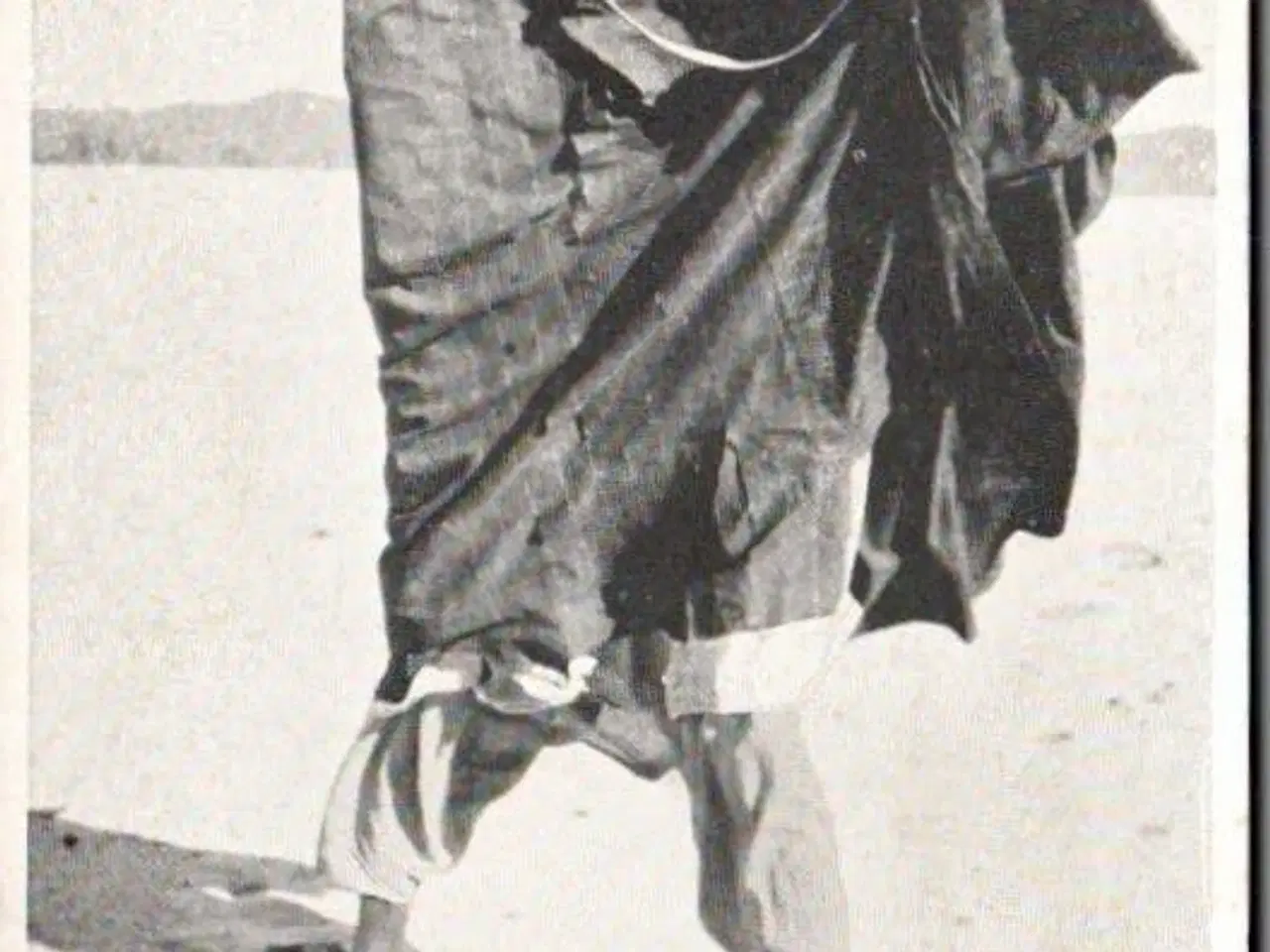 Billede 1 - Sahara Ekspeditionens Tuareger Sjusi i skydestilling - Missioner  - Ubrugt