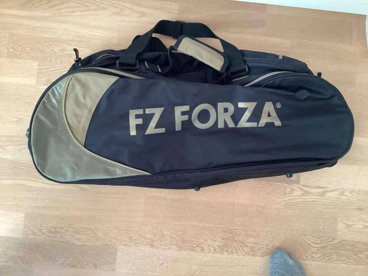 Billede 3 - Pæn FORZA Tennistaske til flere ketchere