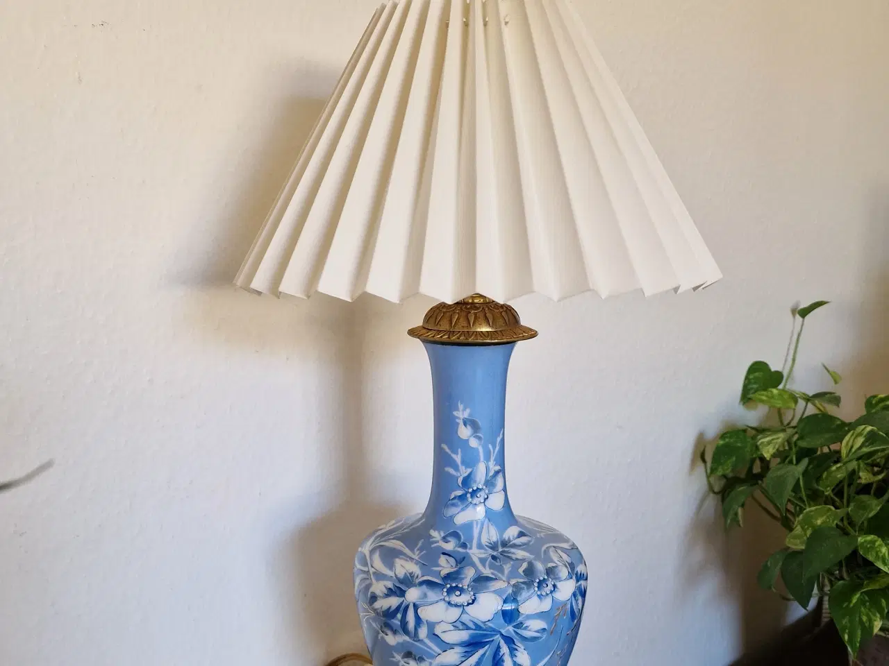 Billede 3 - Flot bordlampe i porcelæn