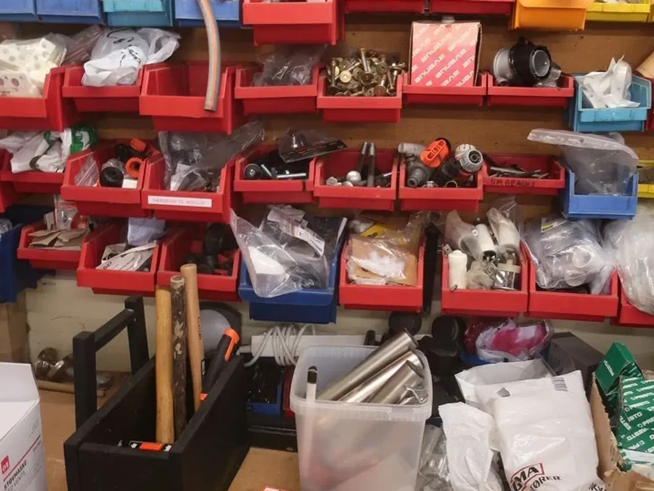 Billede 98 - Ryd hele værkstedet for løse dele