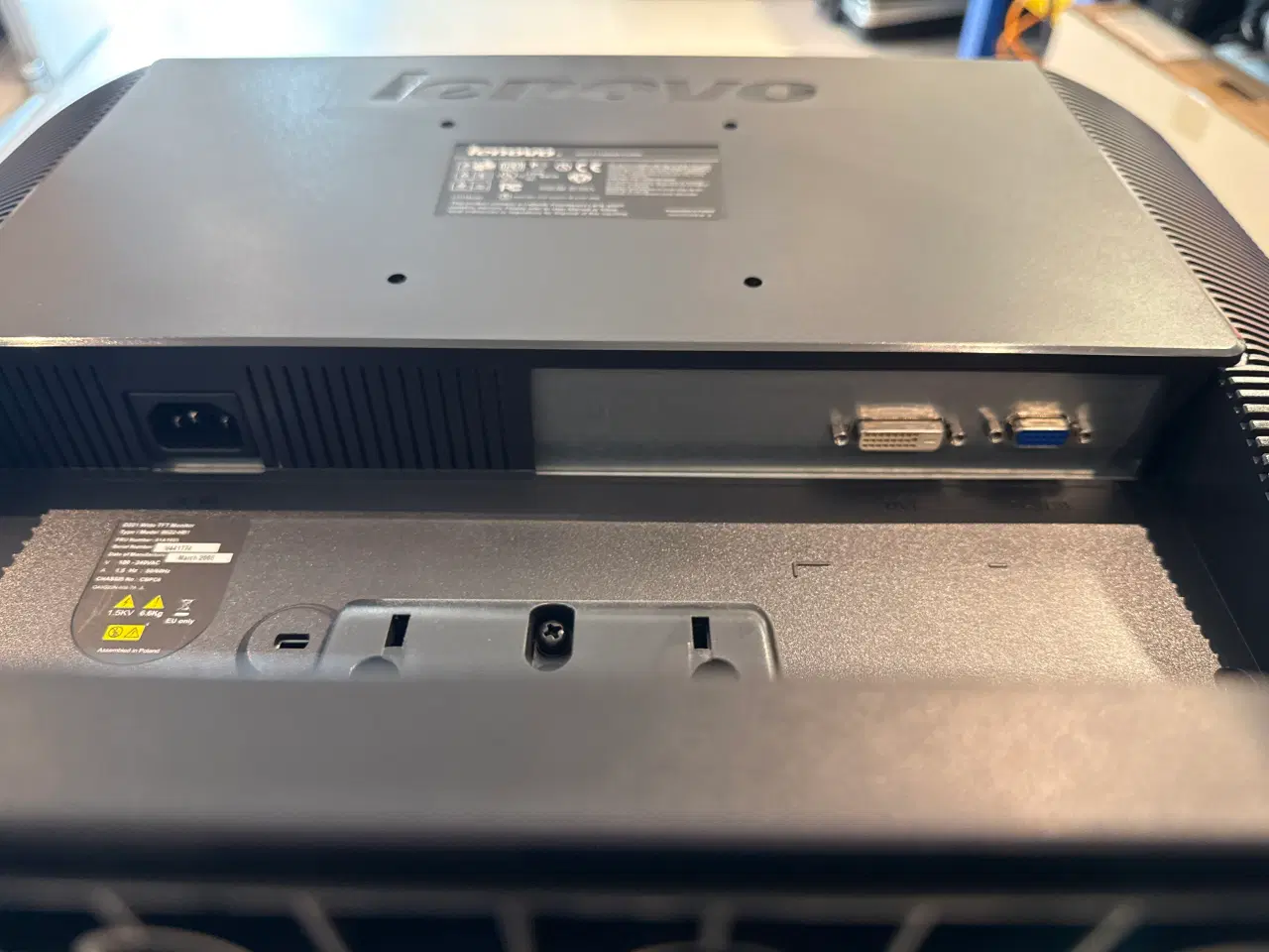 Billede 4 - 24” Lenovo skærm.