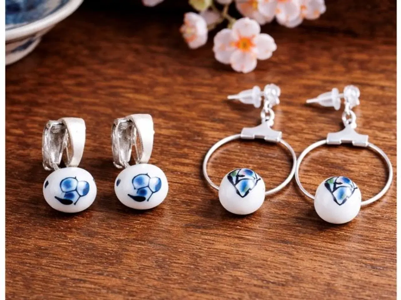 Billede 1 - Øreringe eller øreclips med keramik-perler