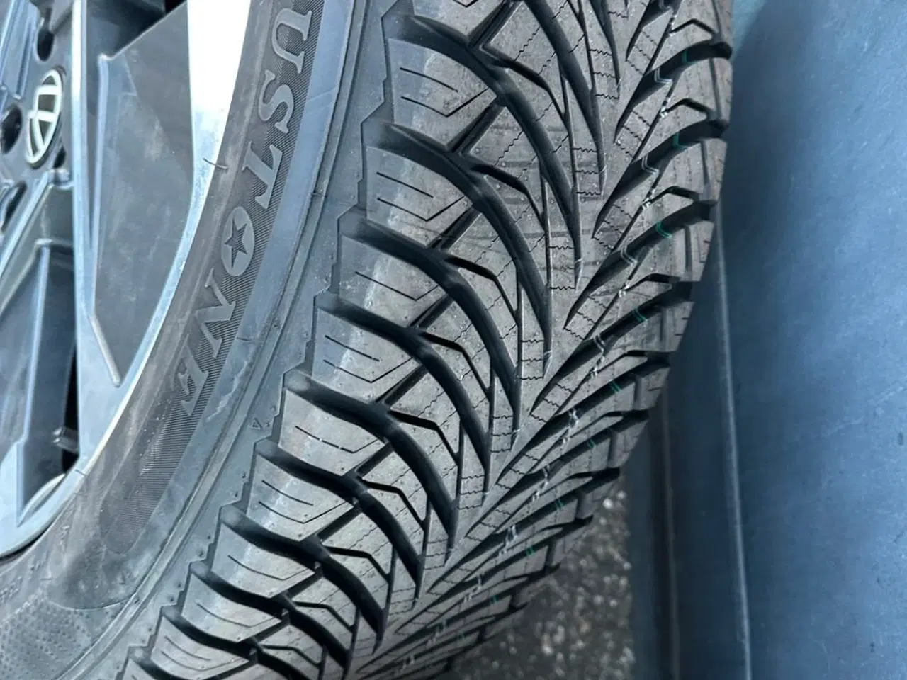 Billede 3 - Originale VW ID.3 18” East Derry Helårsdæk SPRITNY