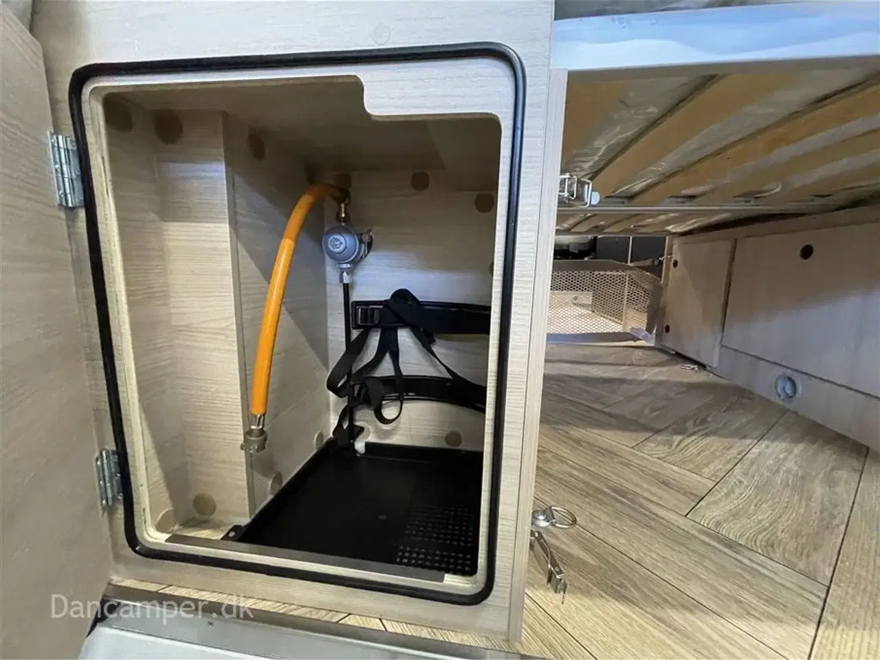 Billede 26 - 2024 - Chausson V594 Max   Flot nyt design - 5 sovepladser - van med to dobbeltsenge på tværs i køjesystem. 2,2, L motor , 140 HK, articpakke, solcelle og markise m.m.