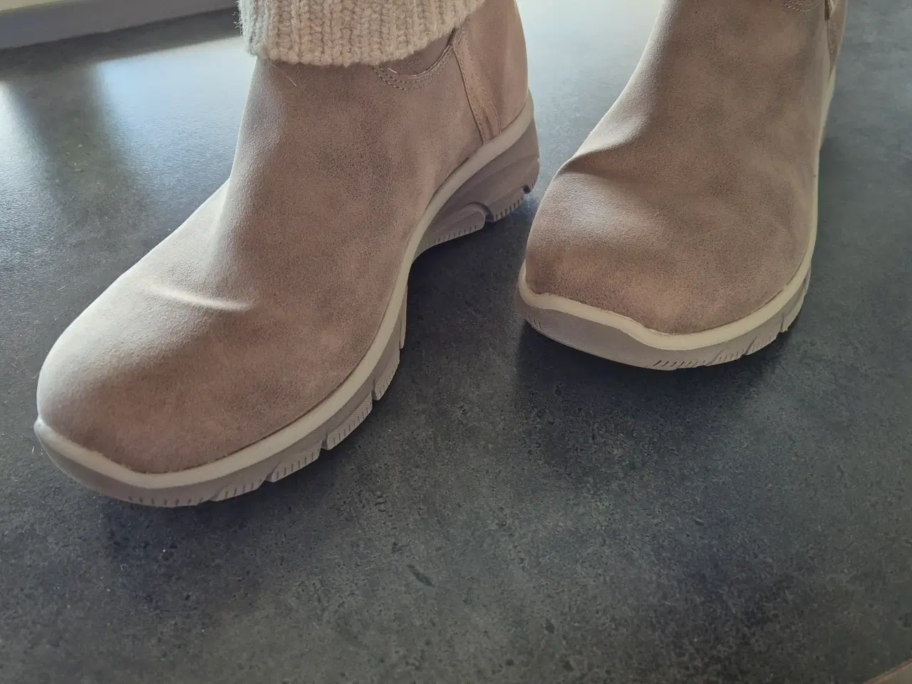 Billede 2 - Skechers, kort støvle, slip in