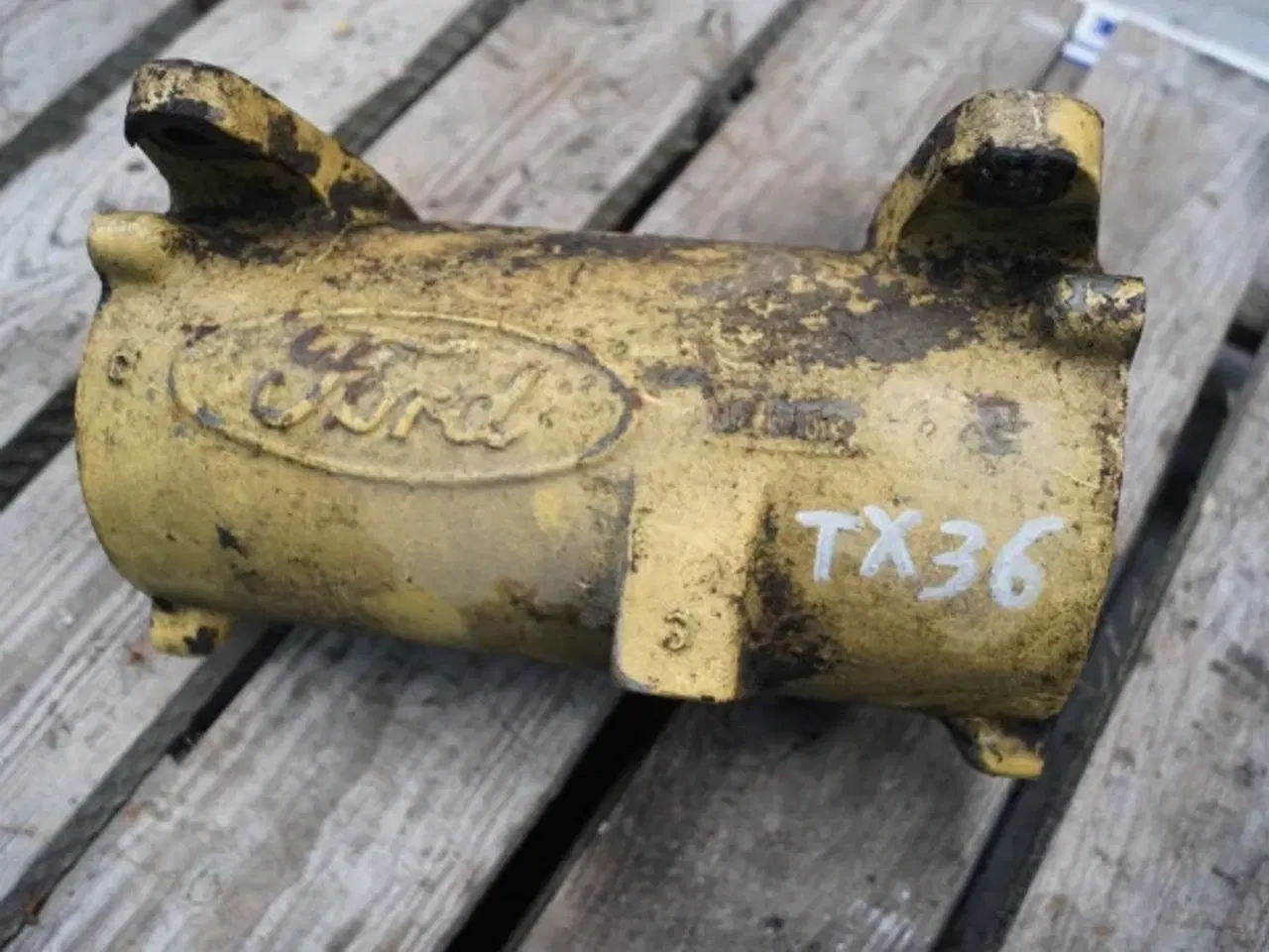 Billede 9 - Ford 675TA Oliekølerhus ESHN6A642CC