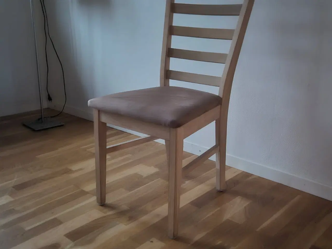 Billede 2 - 6 stole + gratis spisebord