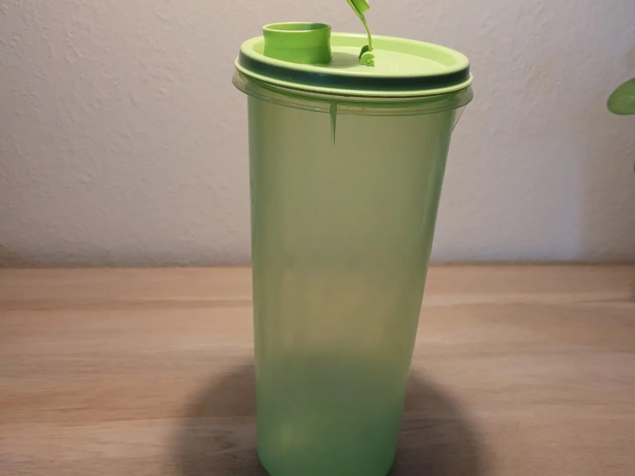 Billede 2 - Tupperware Høj opbevarings bøtte/ drikke beholder