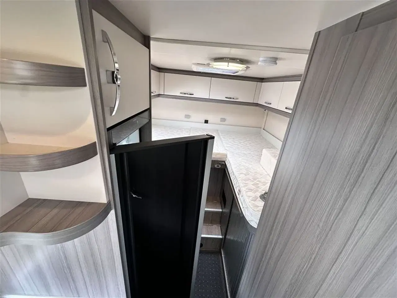 Billede 27 - 2022 - Hobby Ontour Edition V65 GE   Super velholdt enkeltsenges camper