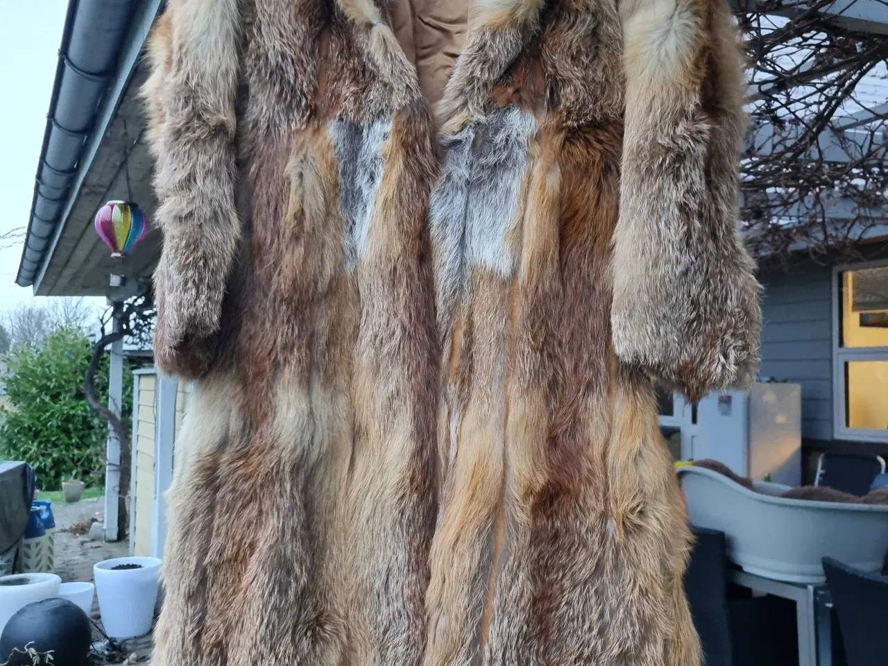 Billede 4 - flot lang rævepels frakke med hætte