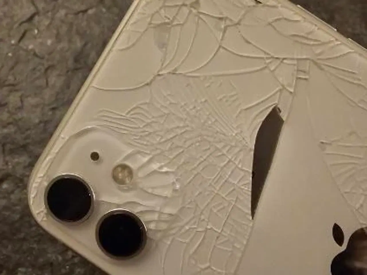 Billede 7 - iPhone 11 (ødelagt bagskærm)