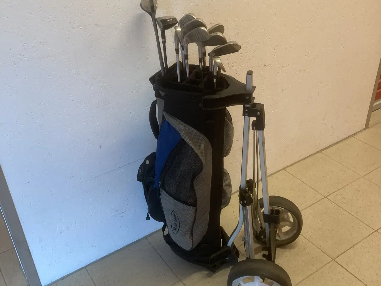 Billede 5 - Golfsæt komplet. Alu vogn, Bag, og køller og jern.
