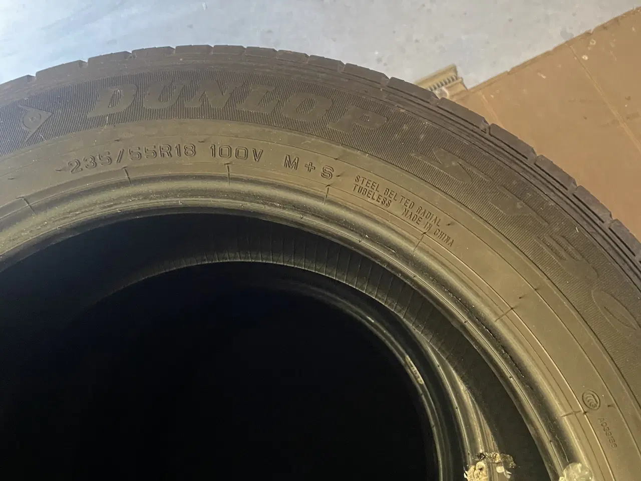Billede 2 - Dæk uden fælge. 235/55 18
