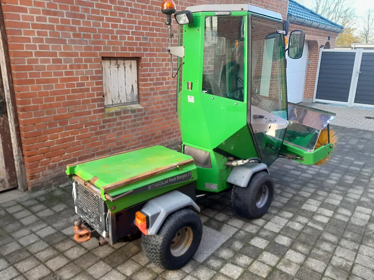 Billede 2 - Egholm med kost,