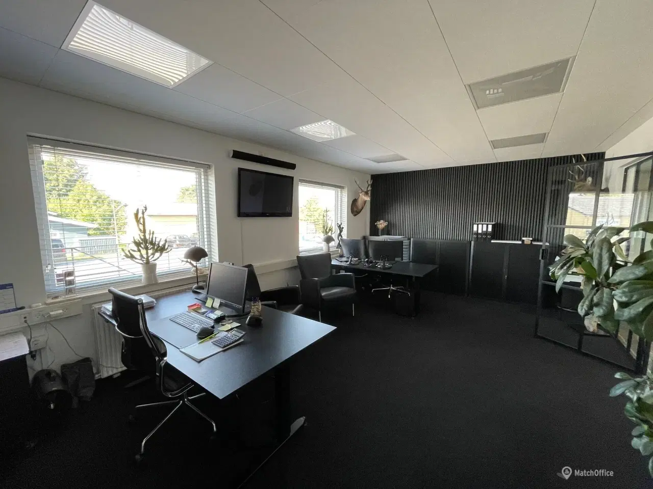 Billede 8 - Indhegnet lager med flotte kontorer