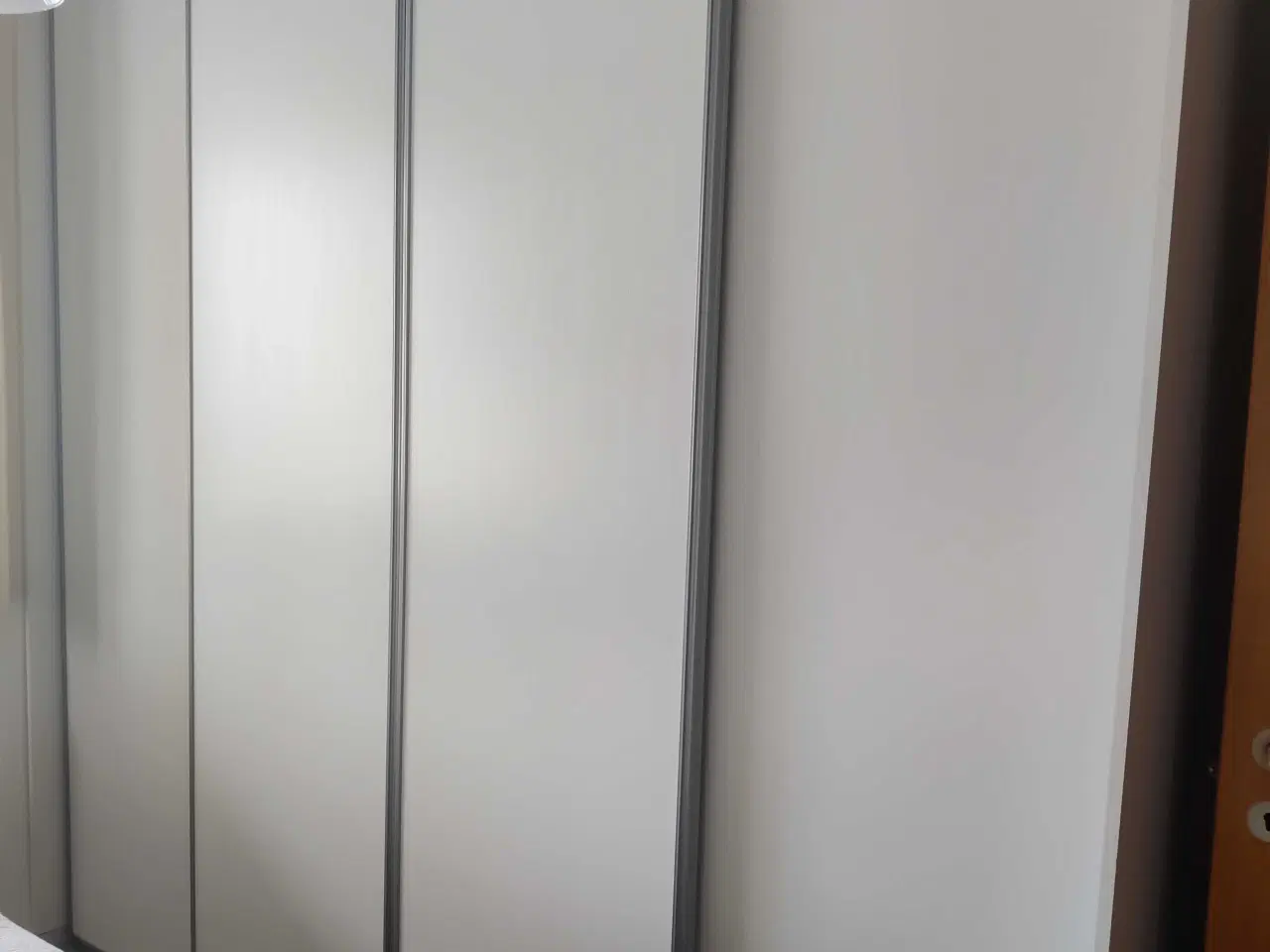 Billede 1 - Garderobeskabe med skydelåger 