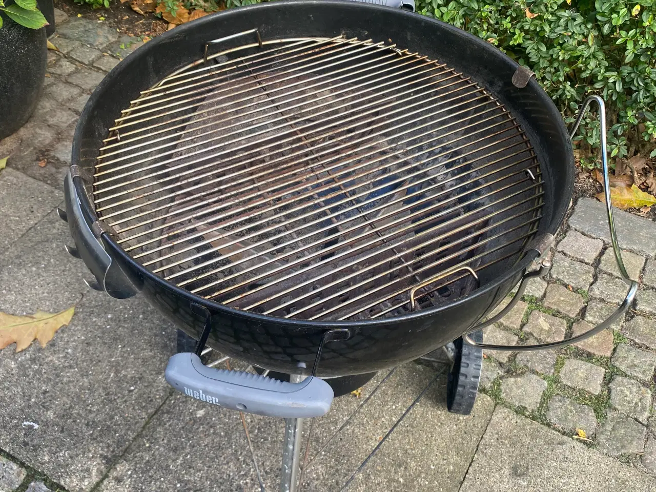 Billede 2 - Meget velholdt Weber kuglegrill 57cm