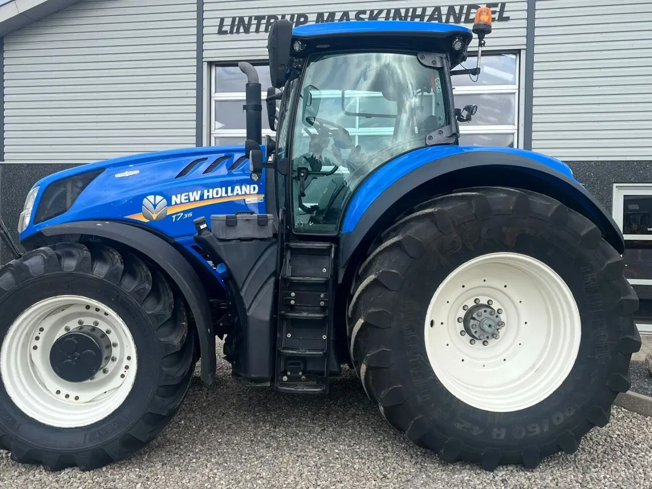 Billede 15 - New Holland T7.315 HD med frontlift og front PTO, samt NYE 650mm fordæk og store 900mm hjul.