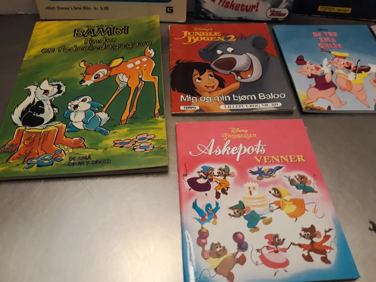 Billede 4 - 9 Disney Bøger, 2 Julekort