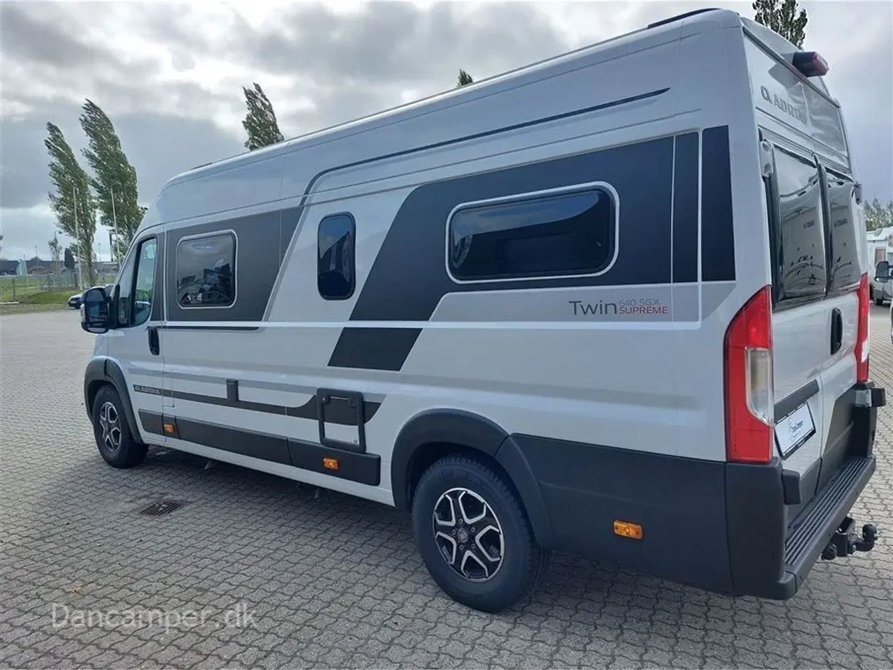 Billede 4 - 2023 - Adria Twin Supreme 640 SGX   Flot Adria Van med masser af ekstraudstyr. 9 trin aut.gear, Markise, MaxxFan, Hæve- sænkeseng