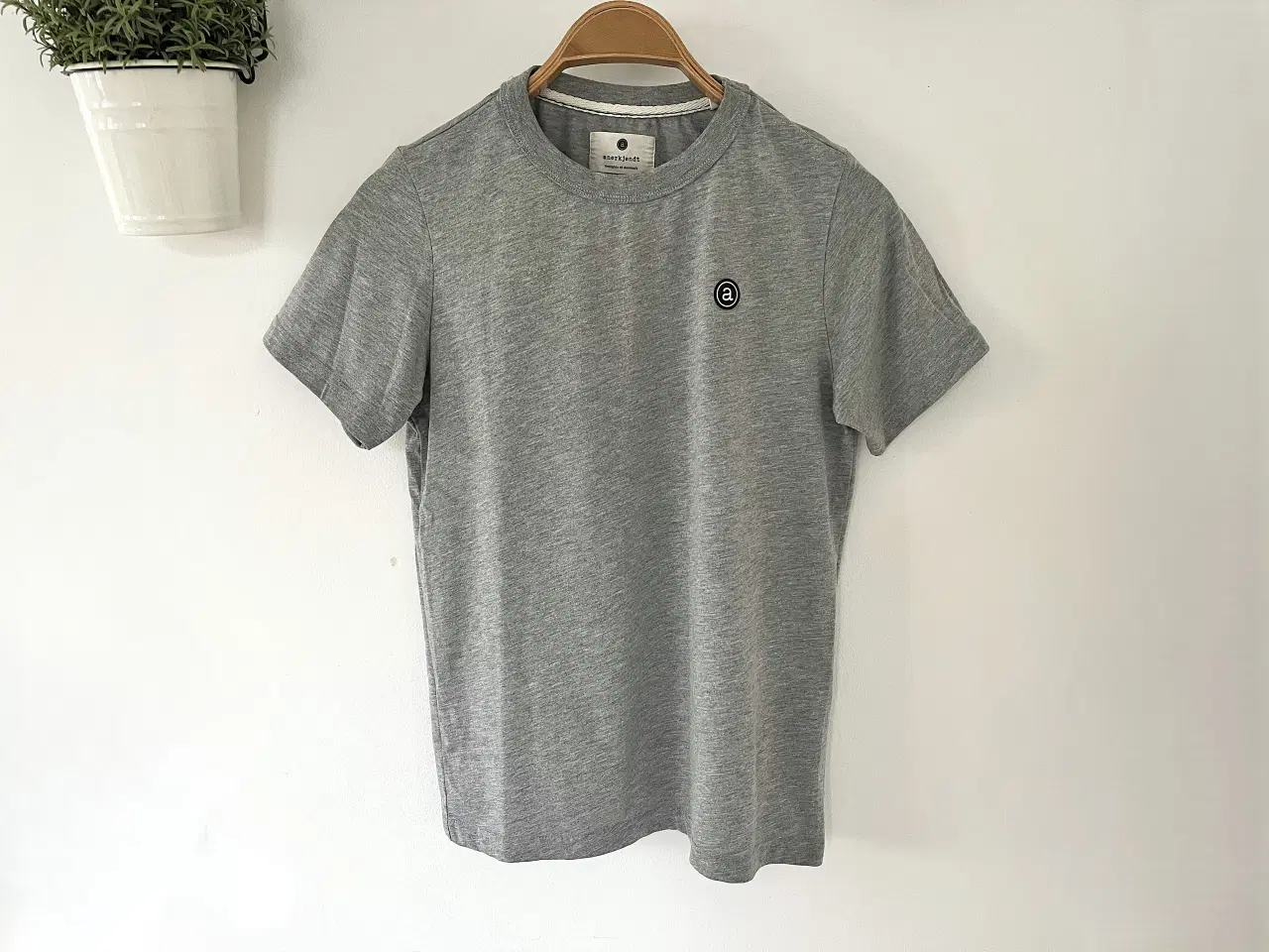 Billede 4 - T-shirt, Anerkjendt, Str S