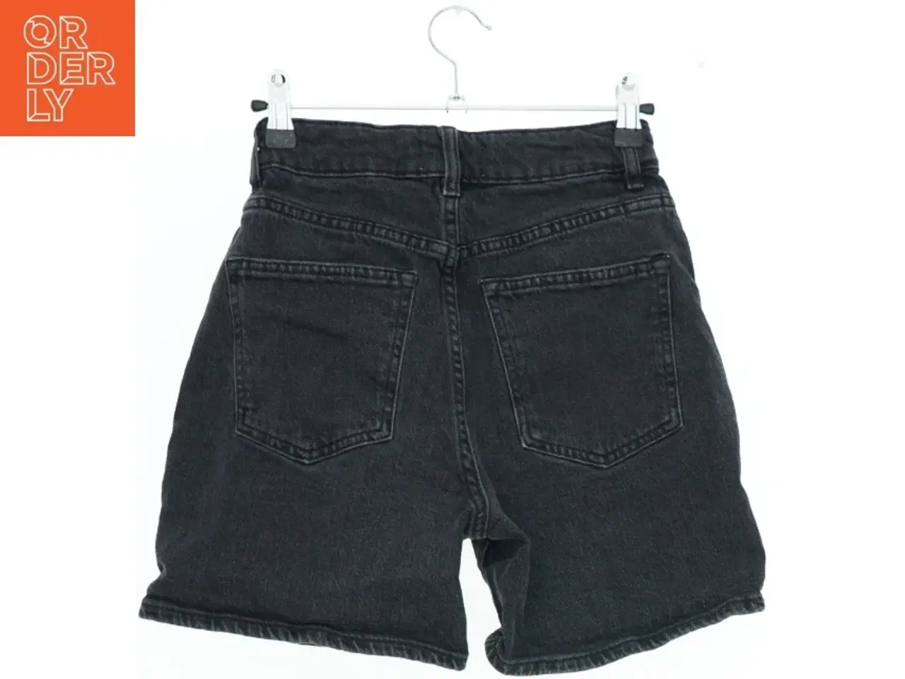 Billede 2 - Sort jeansshorts fra H&M (str. 140)