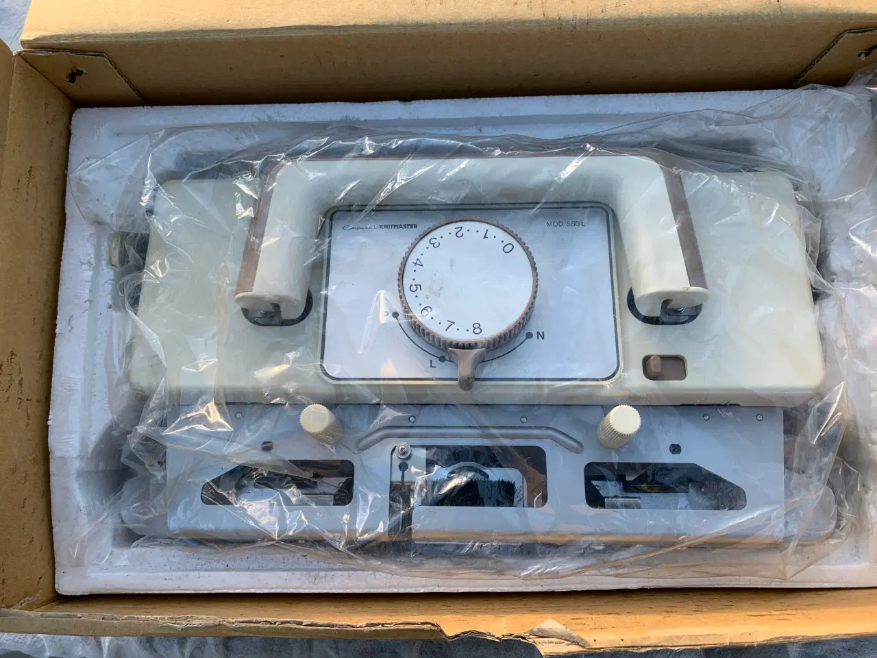 Billede 3 - Strikkemaskine, mærke imperisal Knitmaster 560