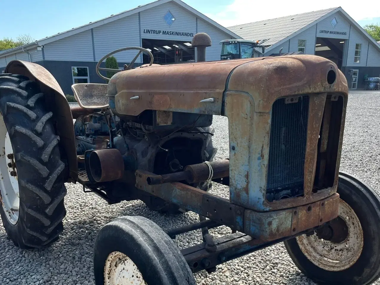 Billede 15 - Fordson Major Motoren mangler, men mange god dele.