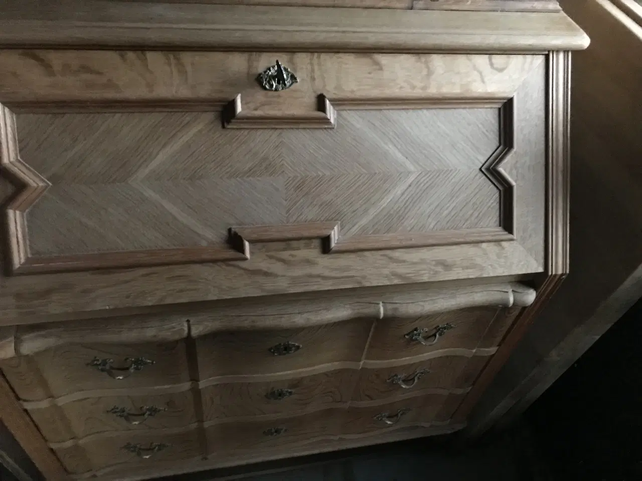 Billede 1 - Skab med skrivepult