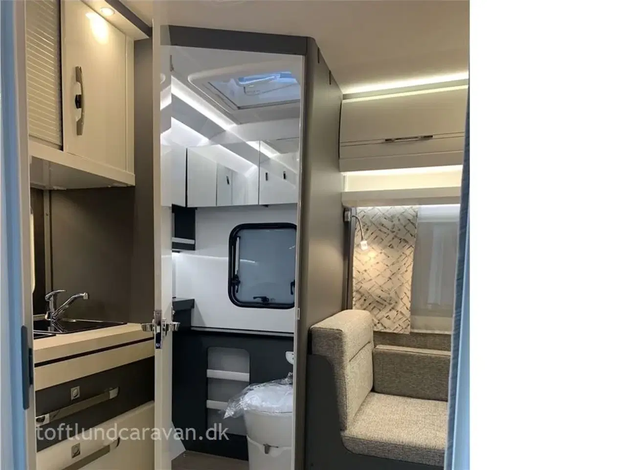 Billede 16 - 2026 - Hobby Excellent 460 SL   Ny 2026 KOMMER SNART PÅ LAGER. Enkeltsenge samt endekøkken og stort badeværelse. LAV VÆGT.