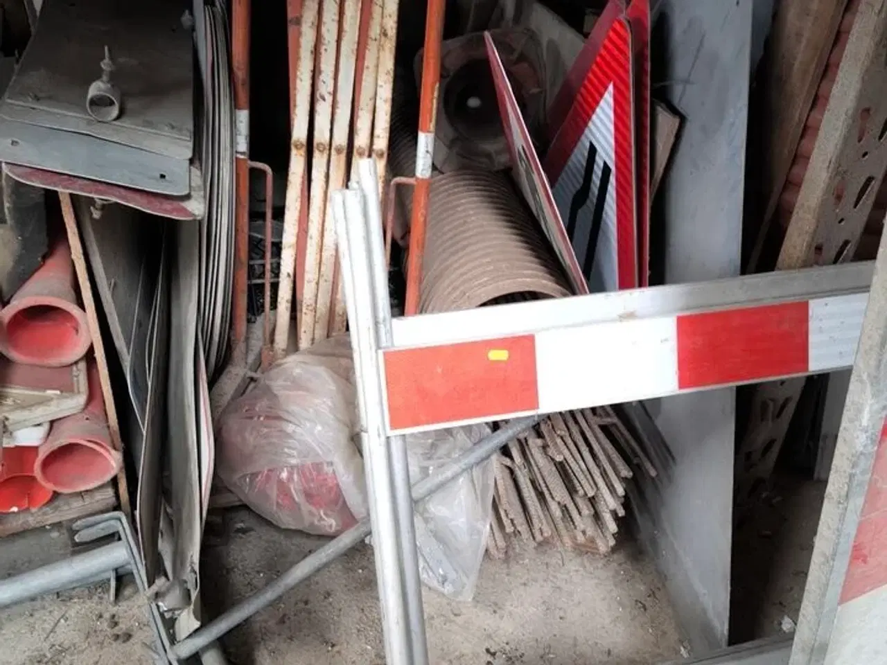 Billede 3 - Div. Afspærringsmateriel, skilte m.m.