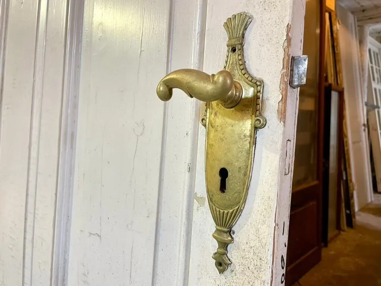 Billede 3 - Fyldningsdør m. smukke profiler og greb. U karm.