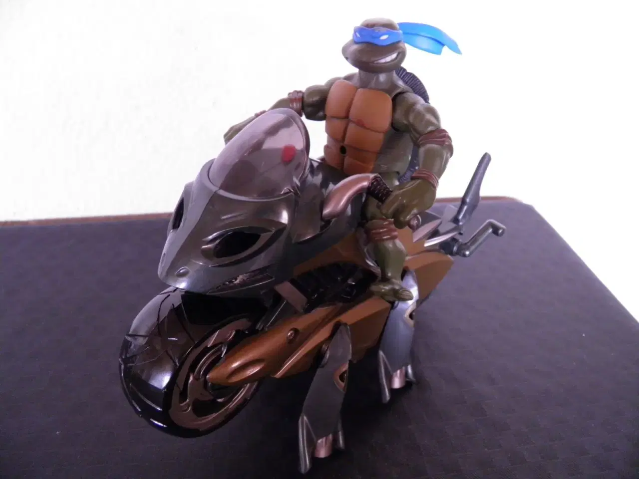 Billede 1 - Motorcykel + figur ( Turtles )