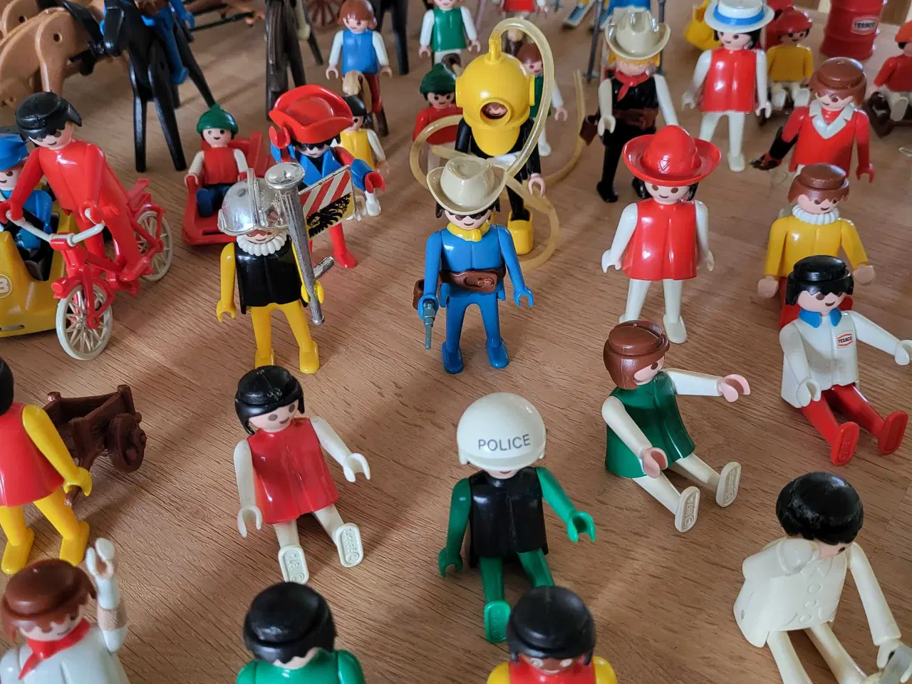 Billede 3 - Play mobil figurer og vogne 