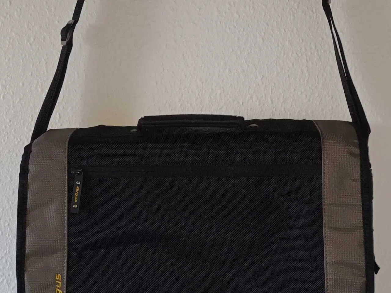 Billede 1 - Skuldertaske til bærbar 