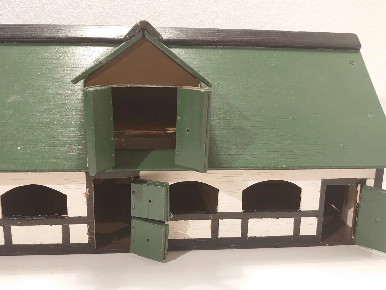 Billede 2 - Sjælden gammel gård med aft.tag og fine detaljer